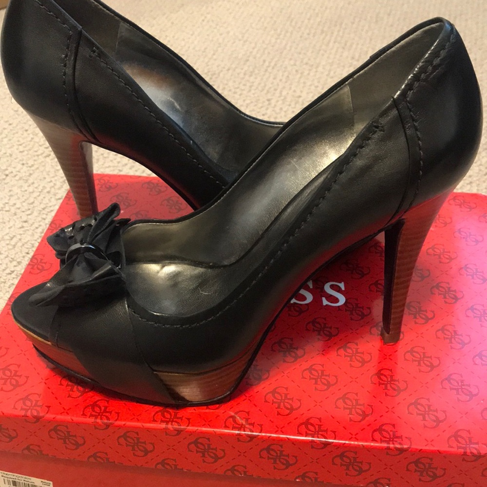 GUESS Black leather high heels size 8M